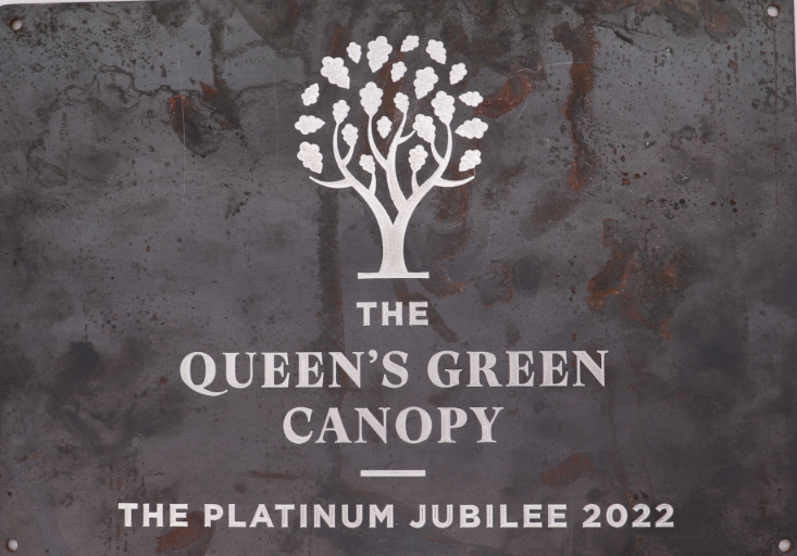 Queen's Green Canopy Plaques